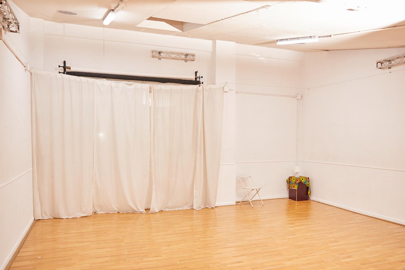 Sala multiusos antes de ser reformada.