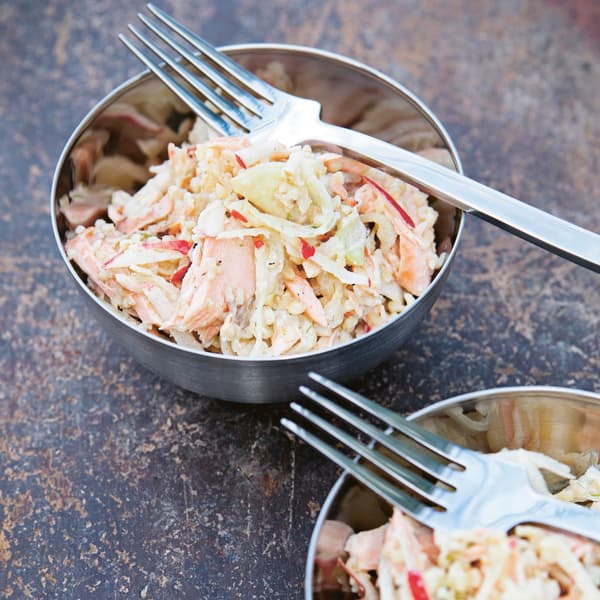 Salada cremosa e crocante de salmão
