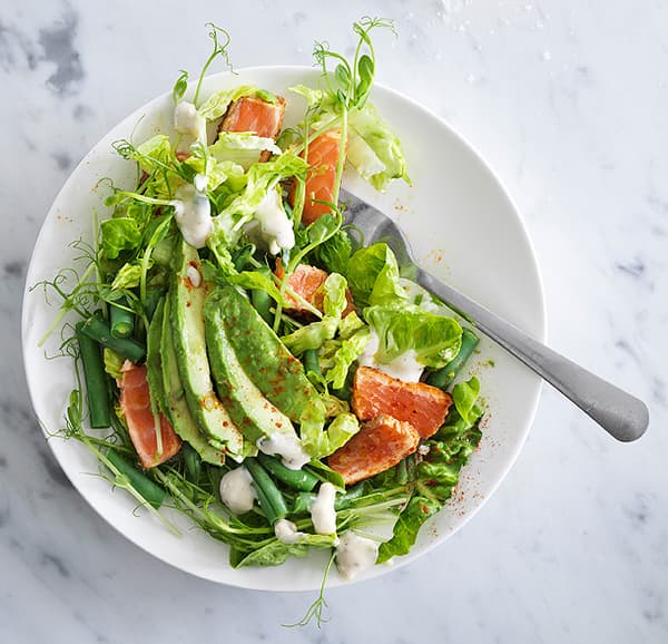 Salade épicée de saumon et d'avocat