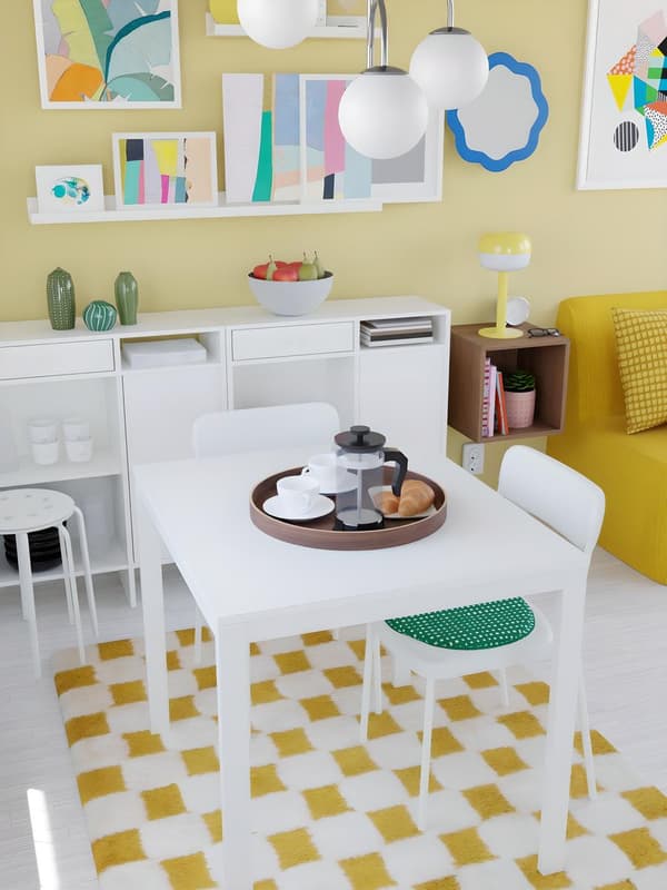 Salle à manger pour moins de 249 € avec chaises et tables blanches