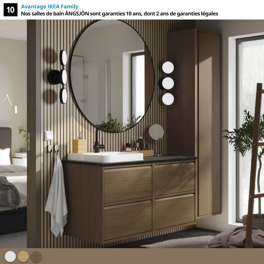 Salle de bain ANGSJON bois foncé avec miroir rond noir