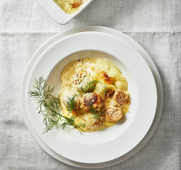 Salmon and cod balls with mashed potatoes