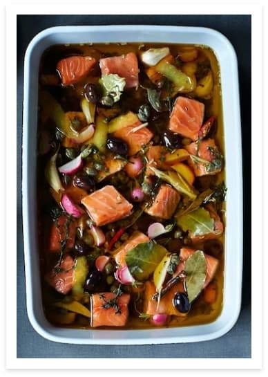 Salmón con fiúncho e alioli