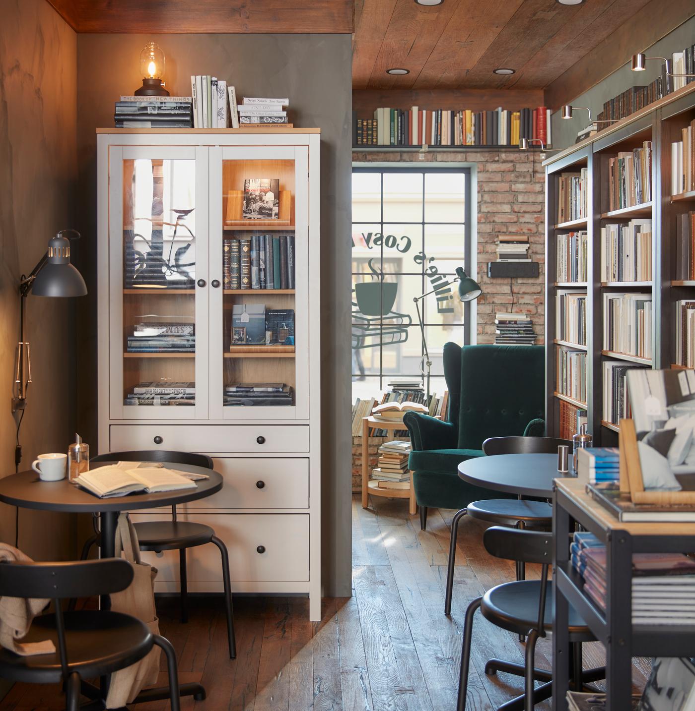 Salon de café dans une ambiance chaleureuse