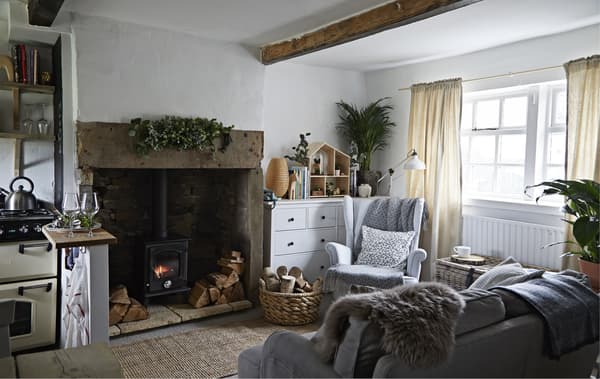 Salon décoré dans un style champêtre.