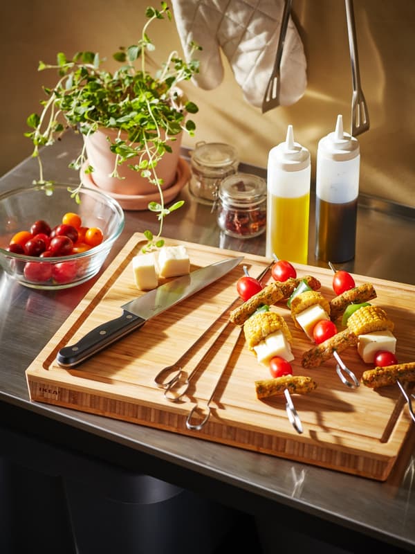 sausage and vegetable kebabs to eat in the summer
