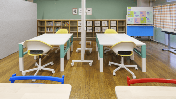 高さを変えられる机といす