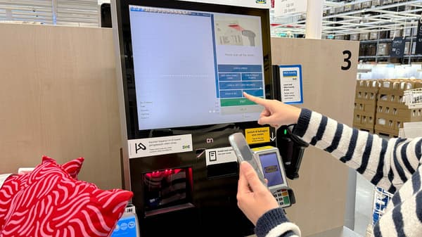 scan qr code at checkout