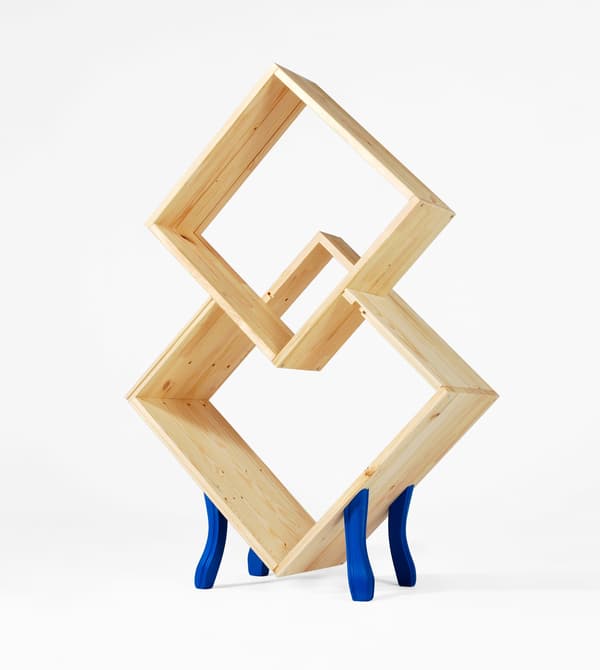 Sculpture réalisée avec des produits en bois IKEA.