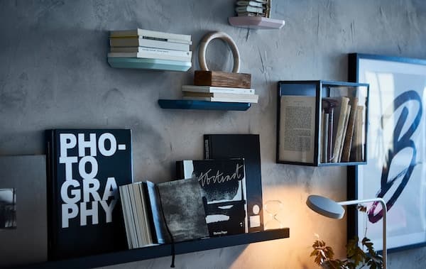 Se ami i libri, tienili in vista con minivetrine e mensole per quadri, come MOSSLANDA di IKEA. Un piccolo scaffale dove esporre e valorizzare i tuoi libri che può sostenere fino a 7,5 kg - IKEA