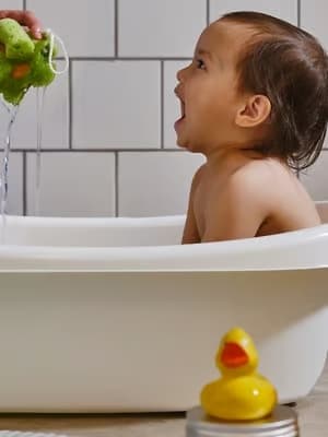 Seguridad para bebes y niños mientras se bañan. 