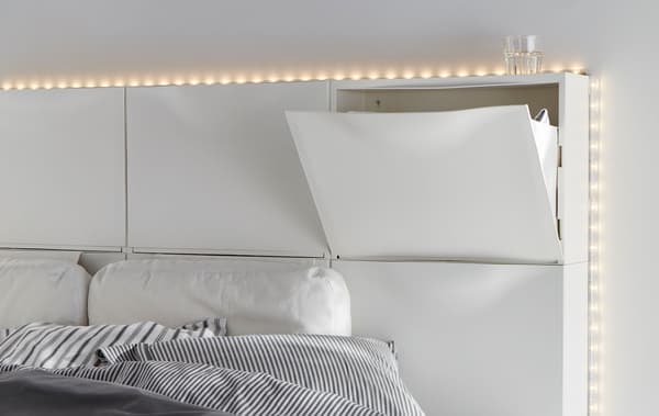 Sei scarpiere TRONES bianche usate per creare una testiera del letto - IKEA.