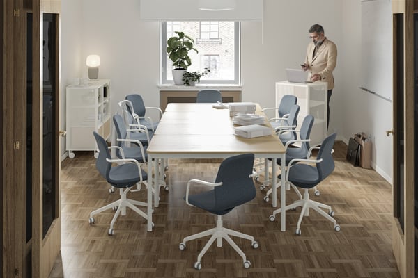 Sejna soba z mizo in stoli