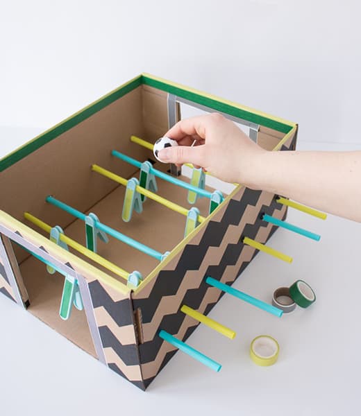 Selbst gebastelter Tischfußballtisch DIY