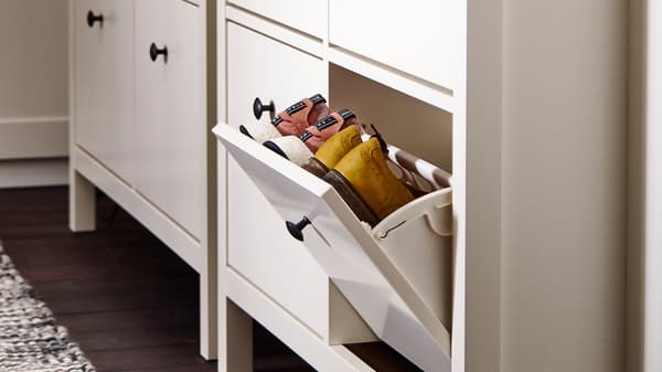 Série HEMNES pour le hall d’entrée.