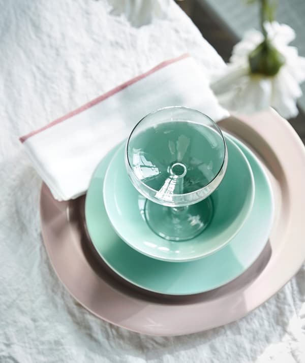 Set a summery table in a mix of milky pastels. Try a minty green bowl, such as IKEA FÄRGRIK bowl!