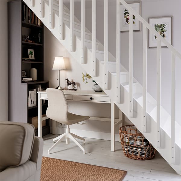 Set up a work corner under the stairs at home