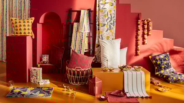 Several products from the AROMATISK collection including decorative cushions, blankets, and decorative ornaments.