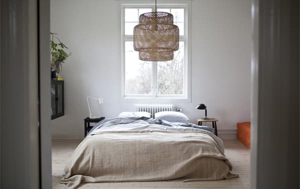 Shalony and Niclas’s calming bedroom.