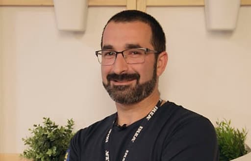 Shalva- Viene de Georgia y trabaja en el departamento de Logística