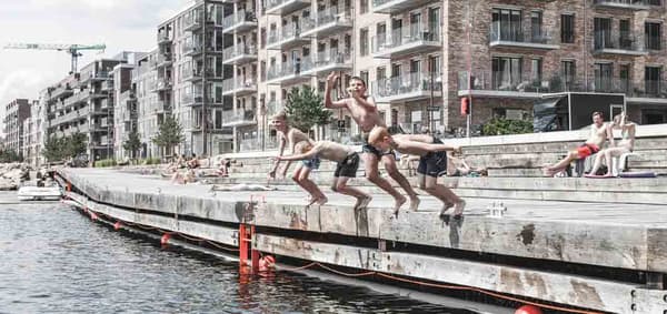 shared-spaces-for-leisure-around-the-river-in-an-urban-area