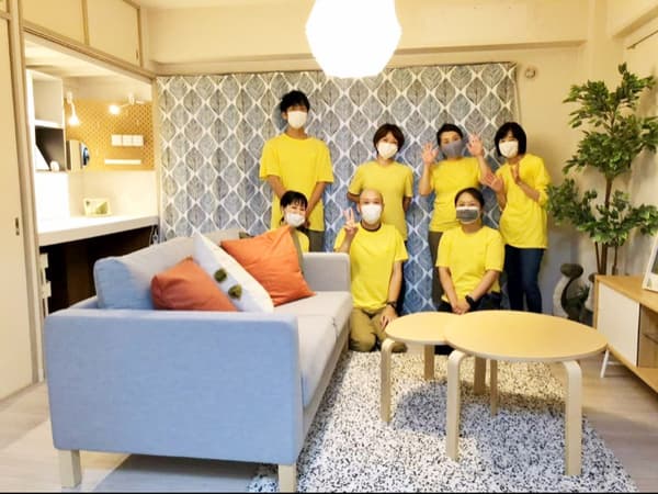 国立市保有シェルターで撮影されたIKEAスタッフの集合写真。