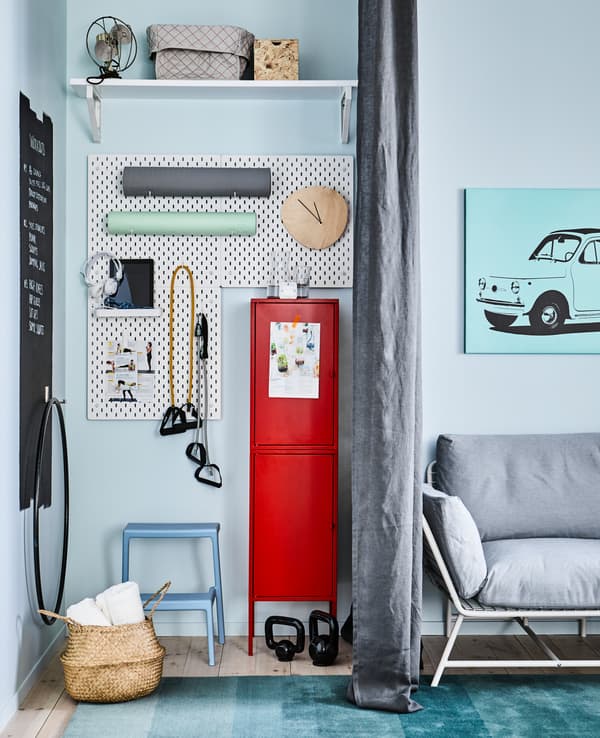 Si vous aimez vous entraîner dans le confort de votre foyer, aménagez un espace juste pour ça. Vous aurez besoin d’un coin et d’idées ingénieuses pour l’organisation.