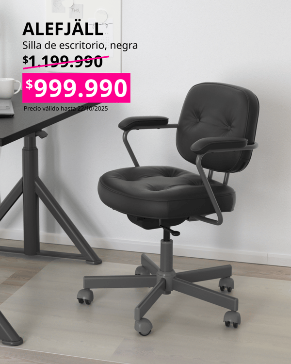 Silla de escritorio negra ALEFJÄLL junto a escritorio negro.