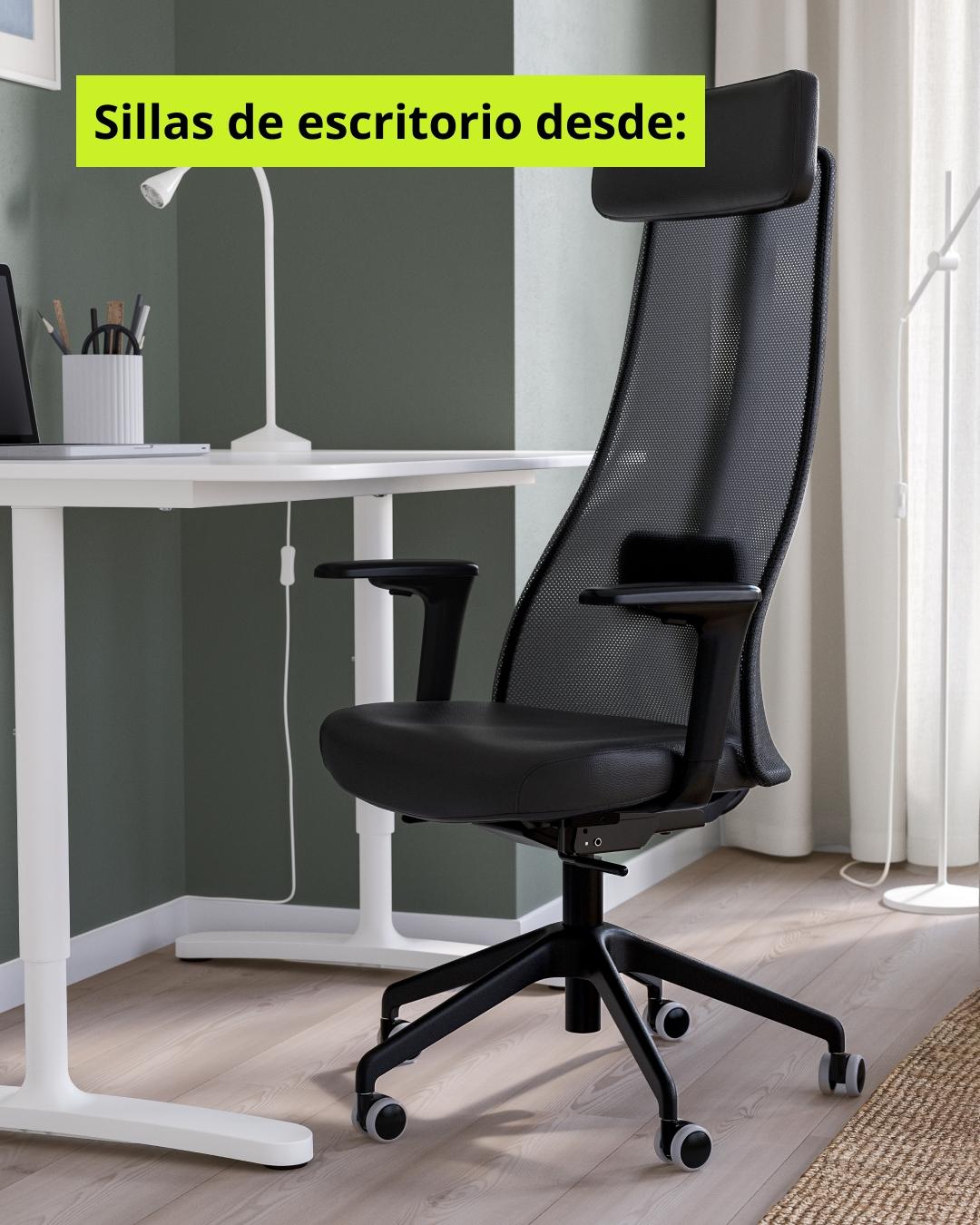 Silla de escritorio negra junto a escritorio blanco con llamado desde