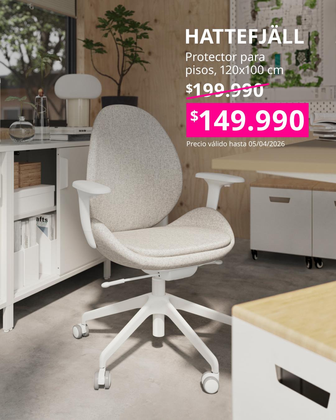 Silla de oficina HATTEFJÄLL en color claro dentro de una oficina acogedora con muebles blancos. Texto muestra precio rebajado a $149.990 y precio anterior tachado.