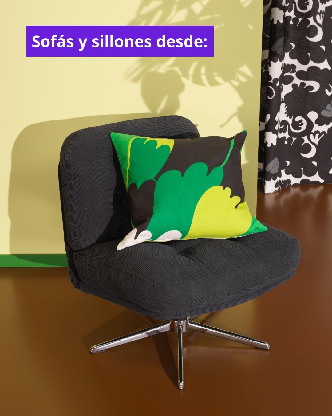 Sillón azul con cojín verde con llamado de sofás y sillones desde