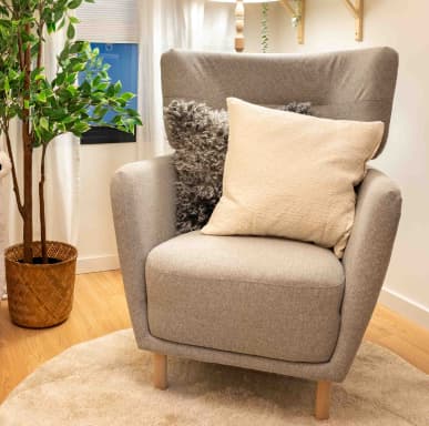 Sillón orejero para dar el pecho a tu bebé y poder descansar.