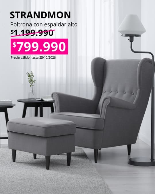 Sillón orejero STRANDMON con tapizado Nordvalla gris oscuro, ideal para lectura y descanso.