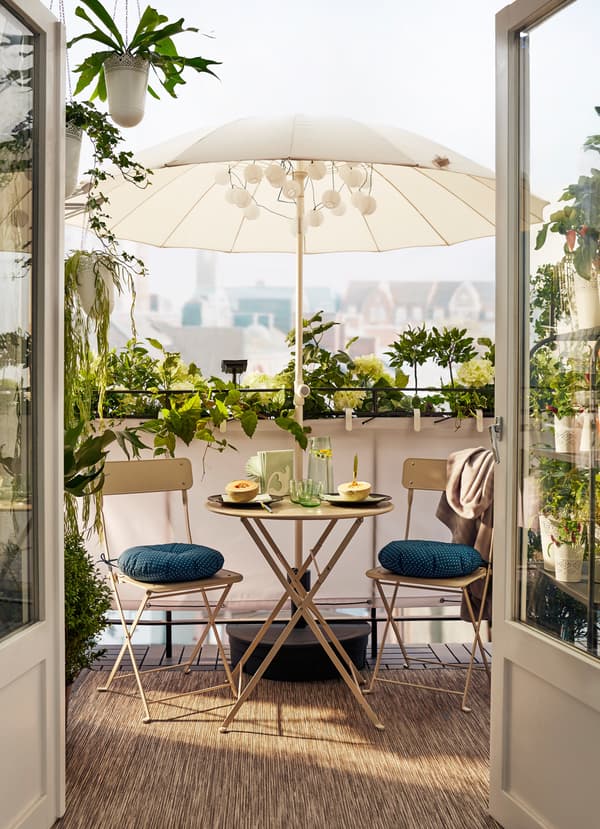 Simple elegance for small balconies