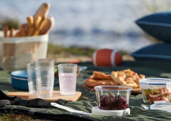 Simple ideas for organising a picnic outside