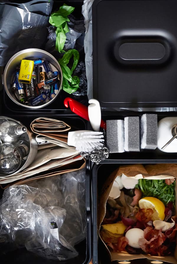 Simplifiez le recyclage avec un tiroir rien que pour le tri des déchets.