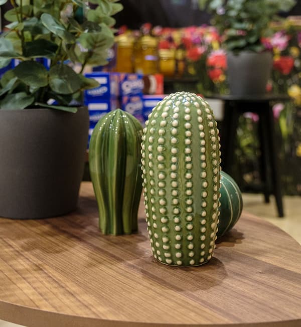 SJÄLSLIGT decoration set of three is displayed on a STOCKHOLM table.
