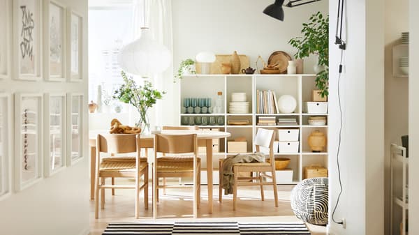SKANSNÄS round extendable table made of light beech veneer and light-coloured SKANSNÄS beech chairs under a RISBYN ceiling light.