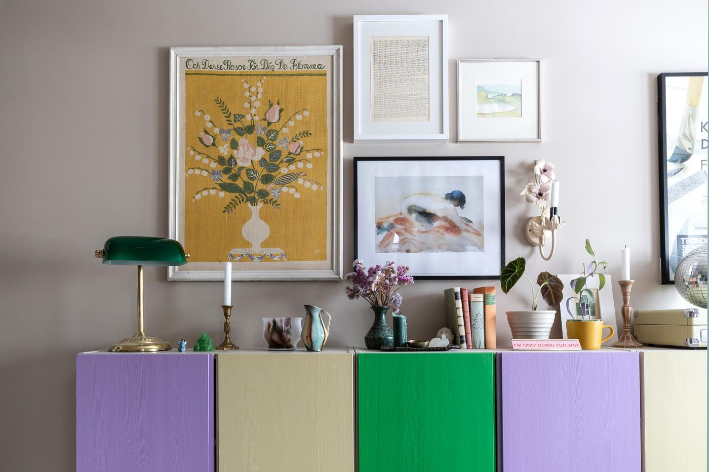 Skapet IVAR har vært i folks tjeneste i over 50 år, men byr fortsatt på overraskelser. Her har noen strøk maling gjort det til boligens statementmøbel!