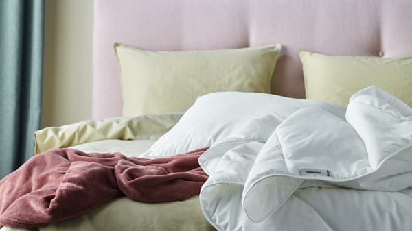 Slaapkamer met kussens en dekbed SMÅSPORRE