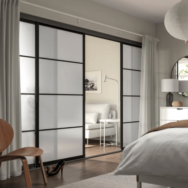 Sliding door 