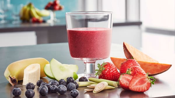 Smoothies und Tees für Wellness zuhause