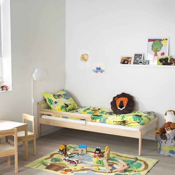 Sniglar bed frame and guard rail with Sniglar table and chairs 