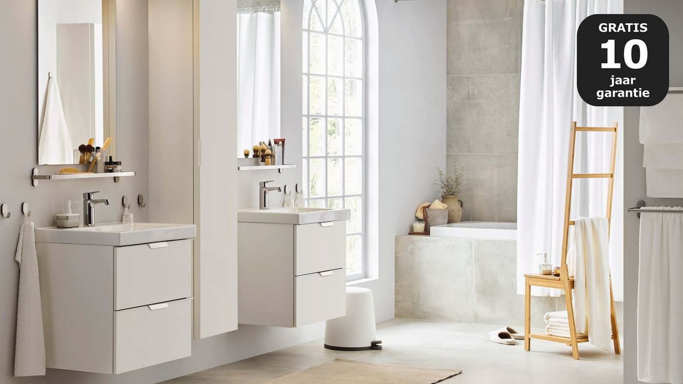 Sober witte badkamers IKEA