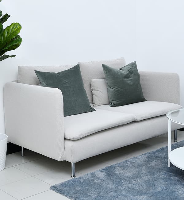 Sofa 3 tempat duduk dan bilik pejabat eksekutif