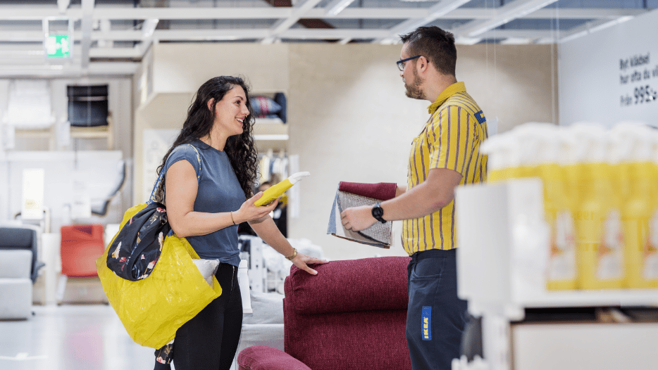 Ves a la botiga de segona mà