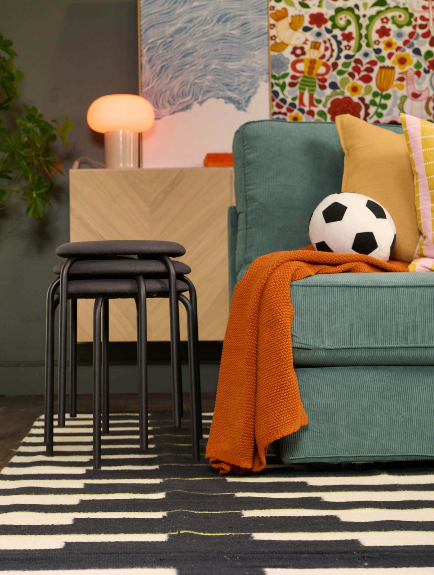 sofa con taburetes