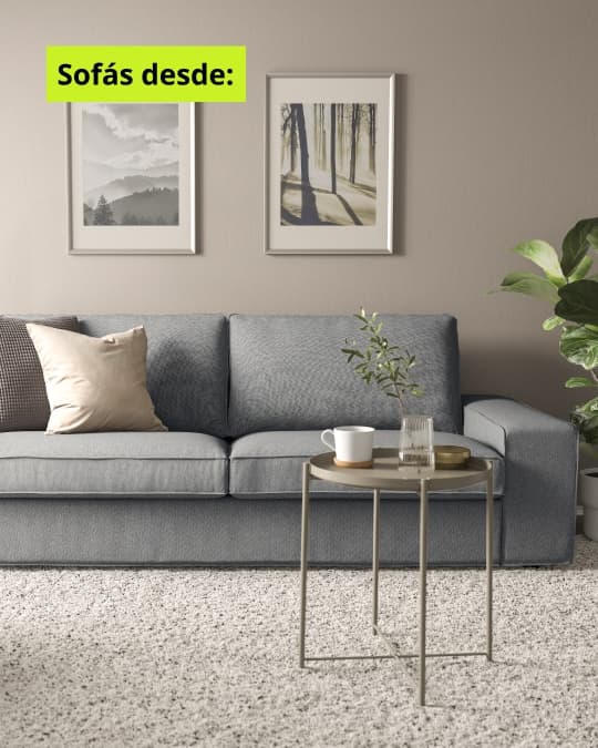 Sofá gris junto a mesa de centro beige con llamado desde