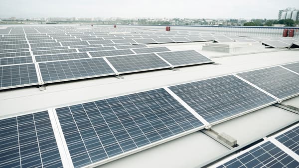 Solarpaneele auf einem Dach
