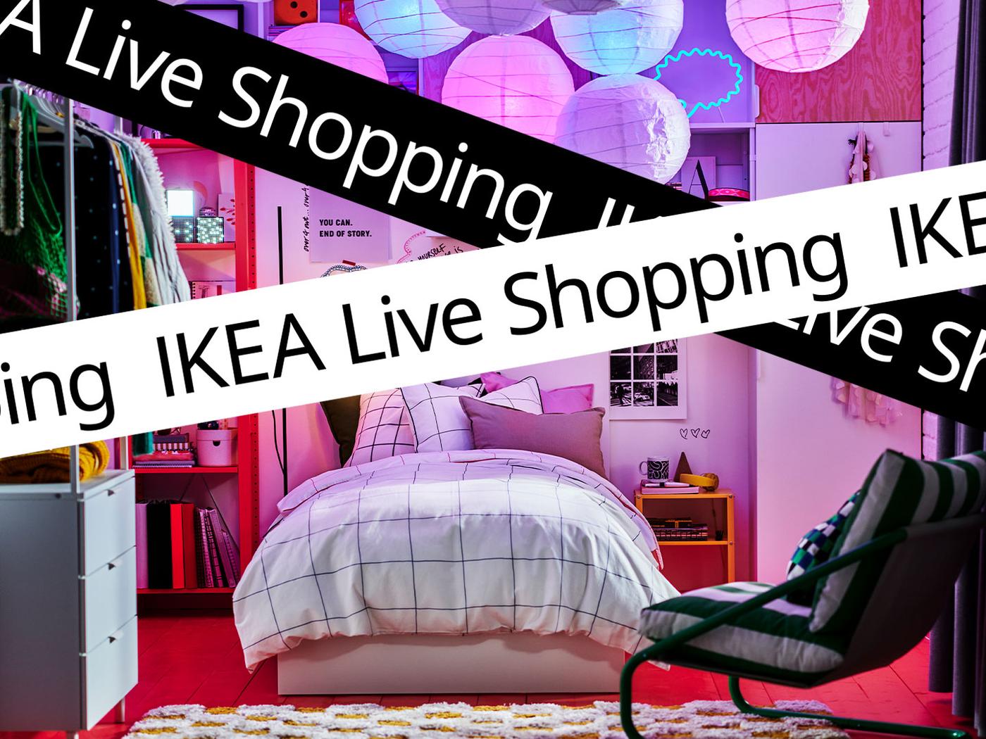 Sovrum med säng i rutigt påslakan, färgglada papperslyktor i taket, IKEA-möbler och texten 'IKEA Live Shopping'.